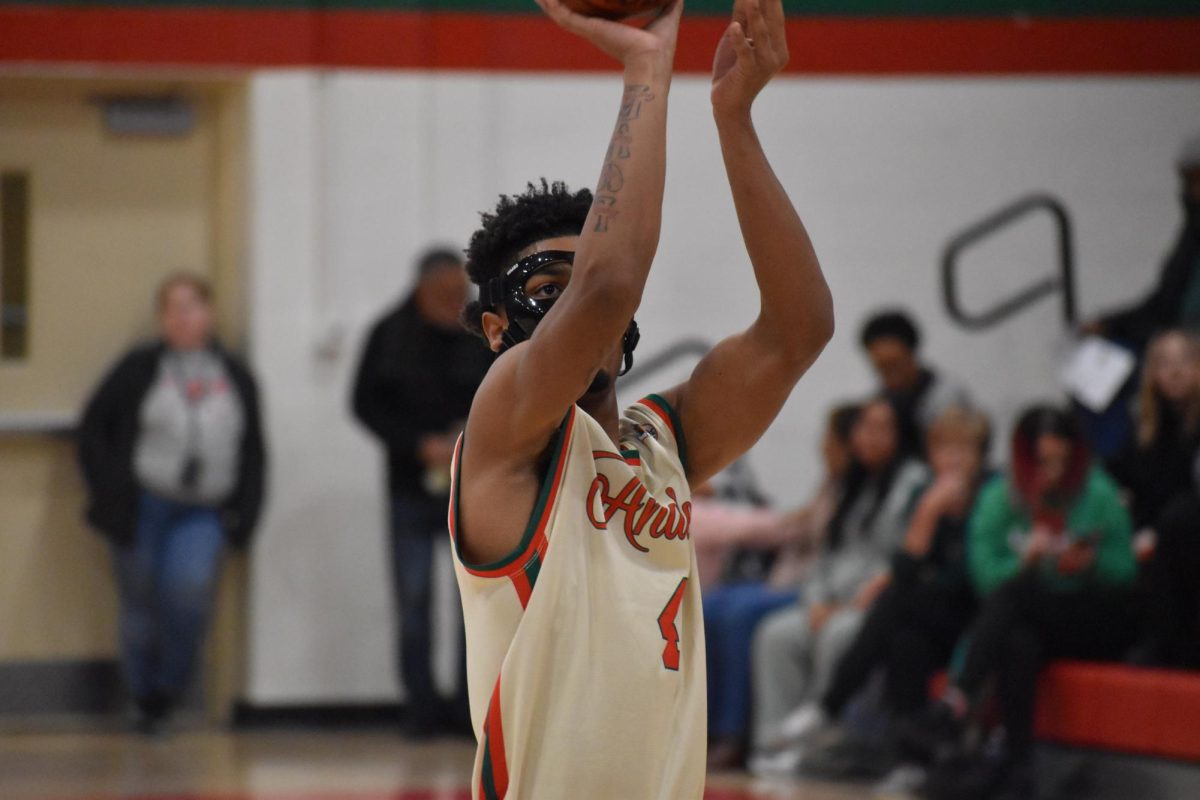 Javon Warfield in pose for a jump shot.